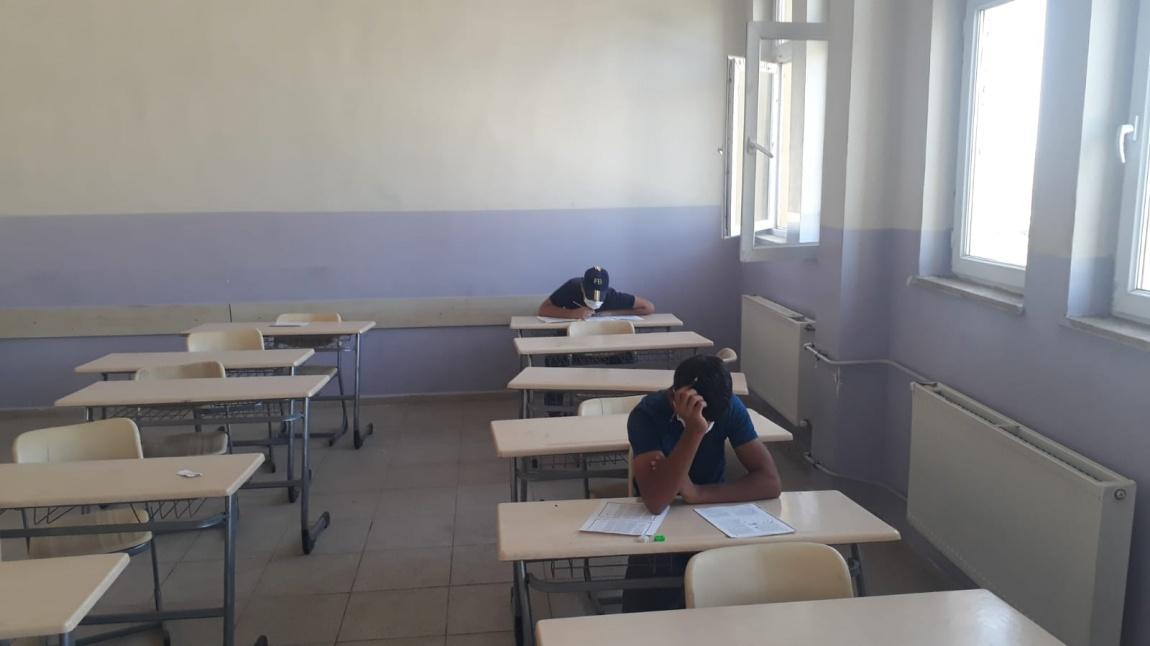 Gönüllü 12. Sınıf Öğrencilerimize Deneme Sınavı Gerçekleştirildi